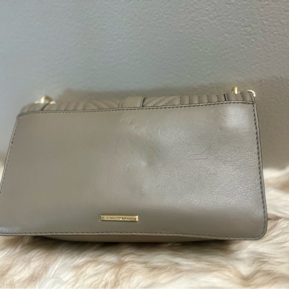 Chevron Quilted Love Crossbody - Picture 4 of 8